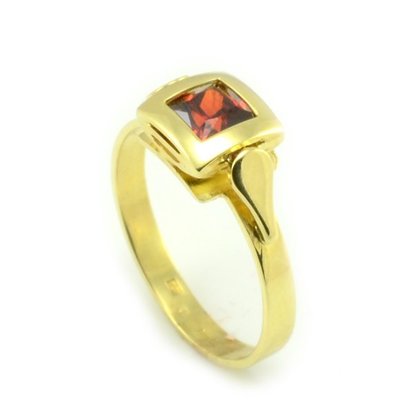 Zlatý prsteň s červeným zirkónom zo žltého zlata Eva